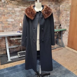 Black brown fur collar vintage 1960s coat